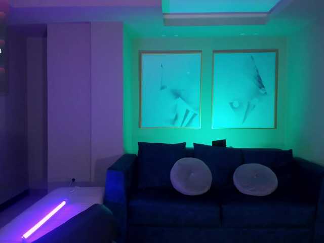 ElizabethBennet's BongaCams show and profile