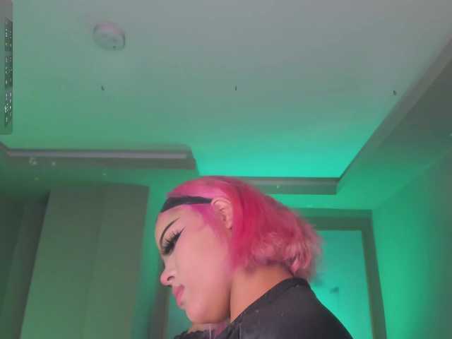 ElizabethBennet's BongaCams show and profile