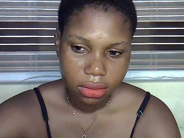Plumnjuicyxx webcam bongacams model stream image