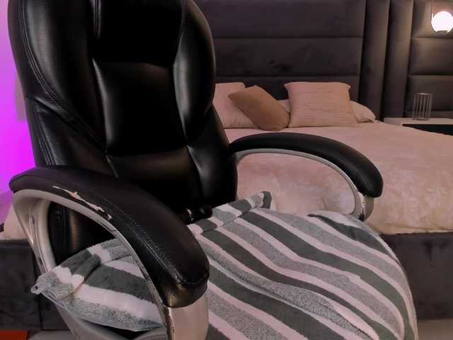 SarahRhodes's BongaCams show and profile