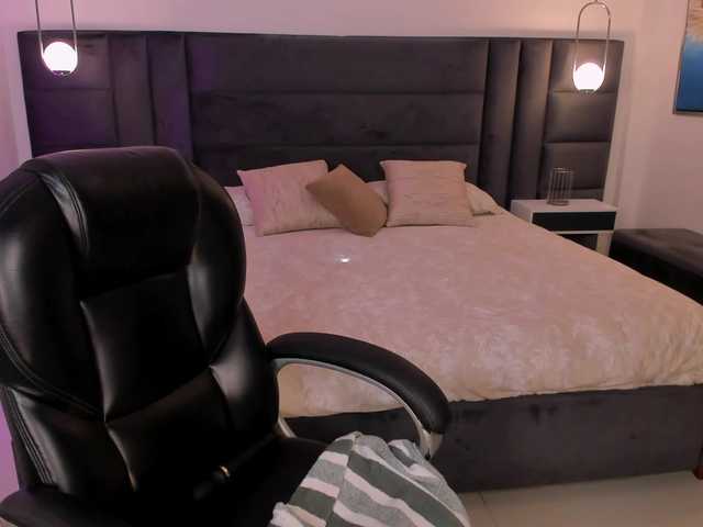 SarahRhodes's BongaCams show and profile