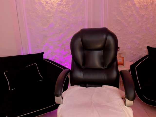 SarahRhodes's BongaCams show and profile