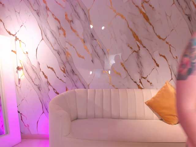 SarahRhodes's BongaCams show and profile