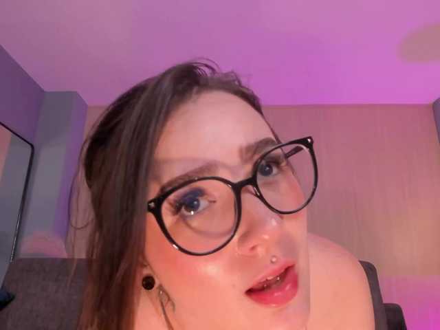 SarahRhodes's BongaCams show and profile