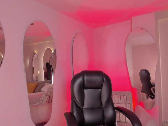 SarahRhodes's BongaCams show and profile