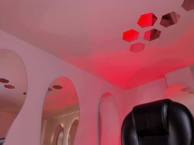 SarahRhodes's BongaCams show and profile