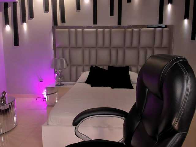 SarahRhodes's BongaCams show and profile