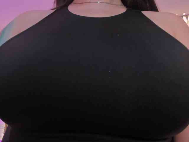 SarahRhodes Live Webcam on BongaCams