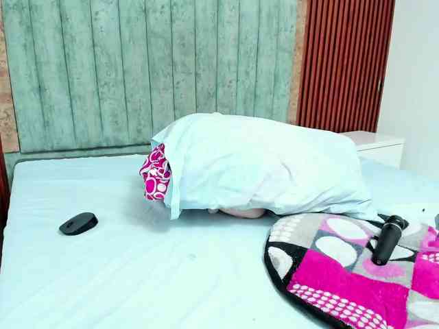 Isabelle-Riddle webcam