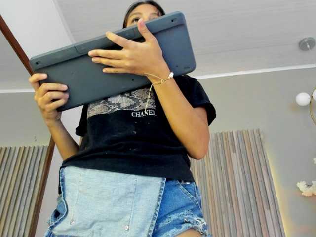 Michellee-20 from BongaCams