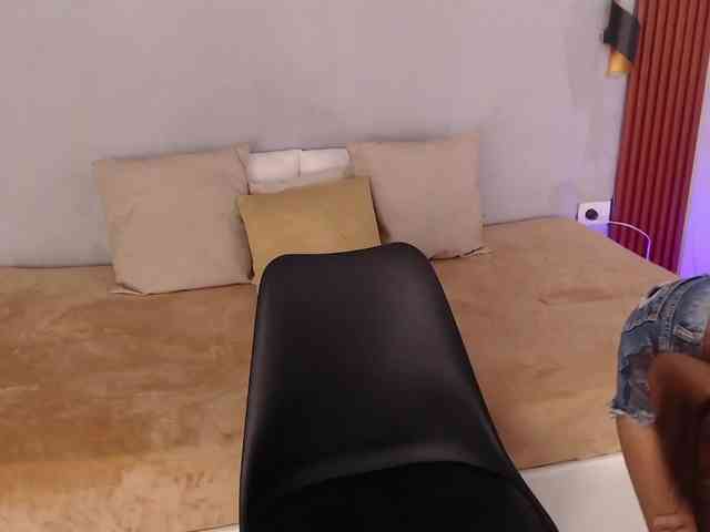 Michellee-20 webcam