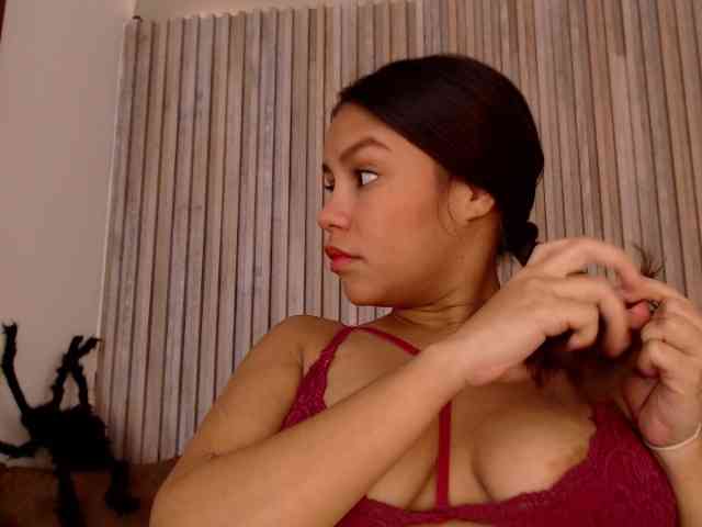 Michellee-20 webcam