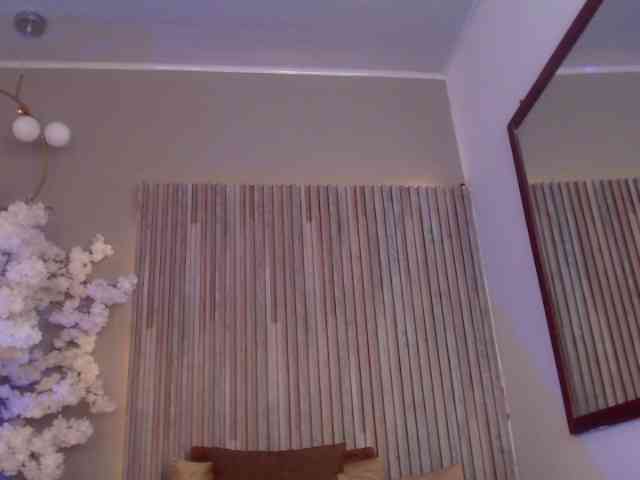 Michellee-20 webcam