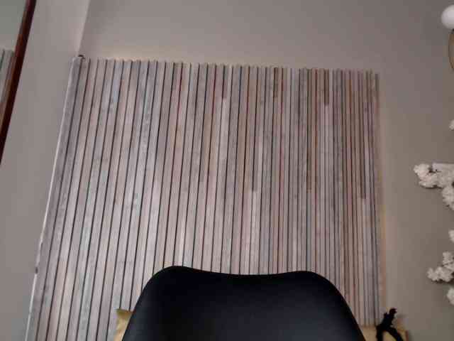 Michellee-20 webcam