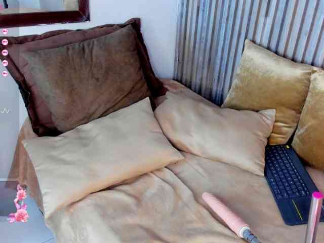 Michellee-20 webcam
