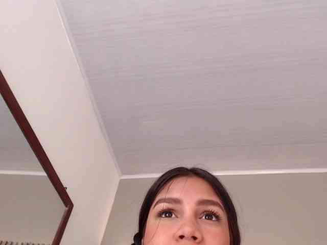 Michellee-20 webcam