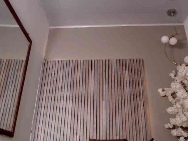 Michellee-20 webcam