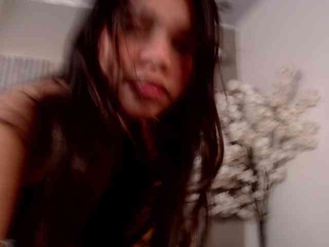 Michellee-20 webcam