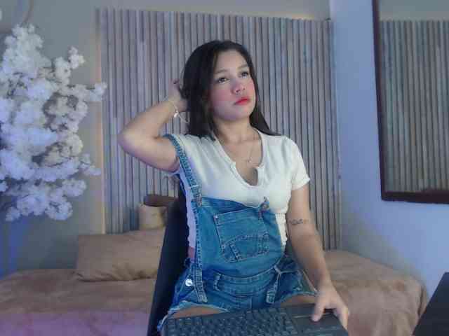 Michellee-20 webcam