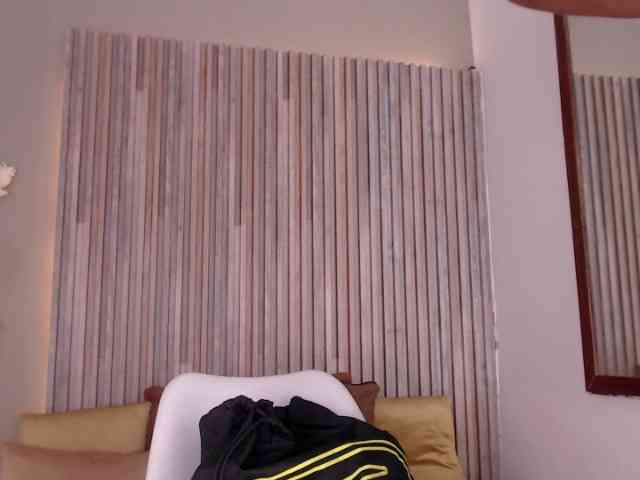 Michellee-20 webcam