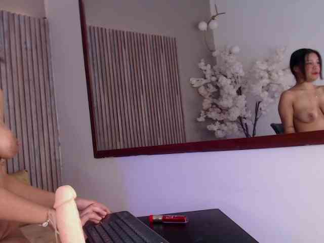 Michellee-20 webcam