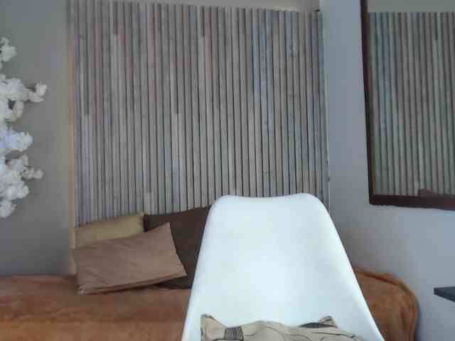 Michellee-20 webcam