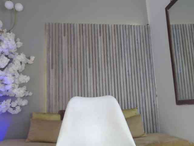 Michellee-20 webcam