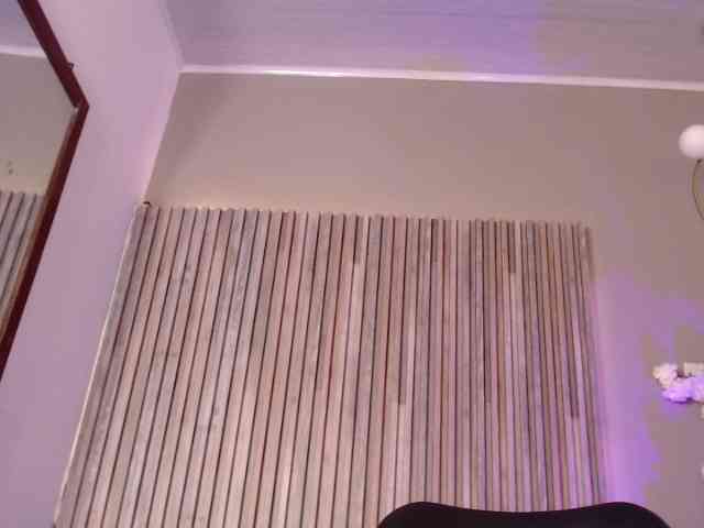 Michellee-20 webcam