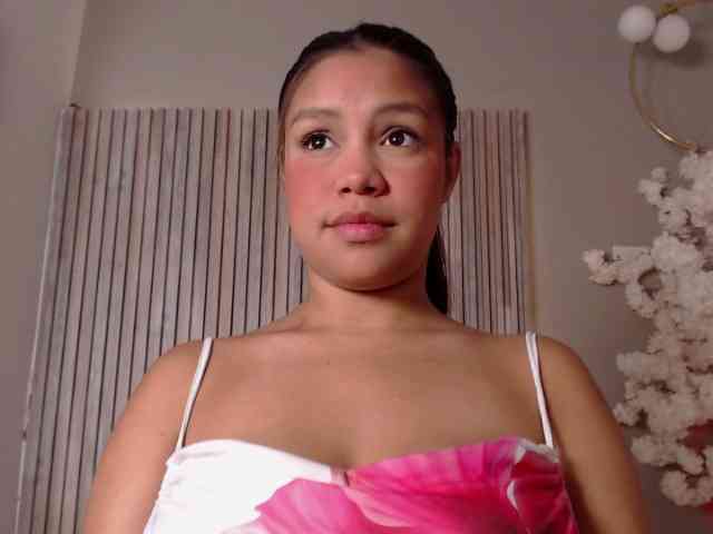 Michellee-20 webcam