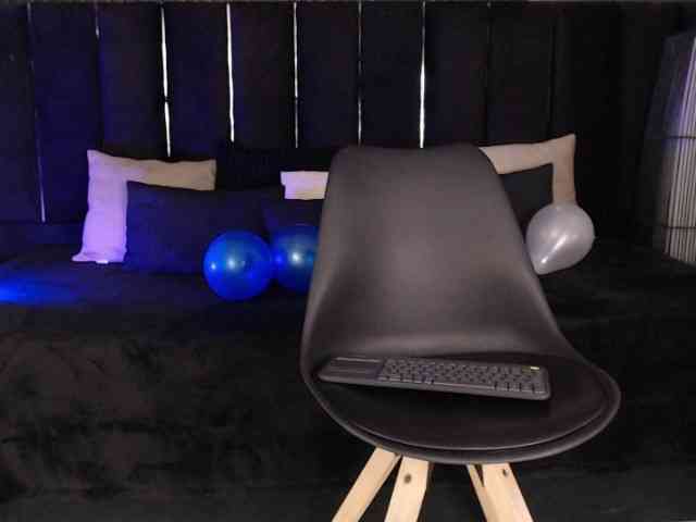 Michellee-20 webcam