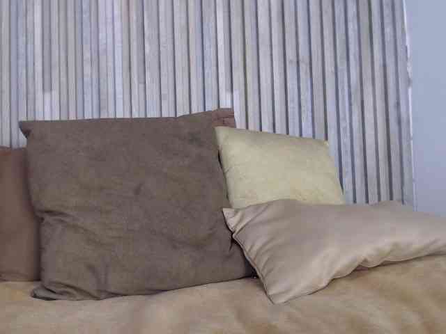 Michellee-20 webcam
