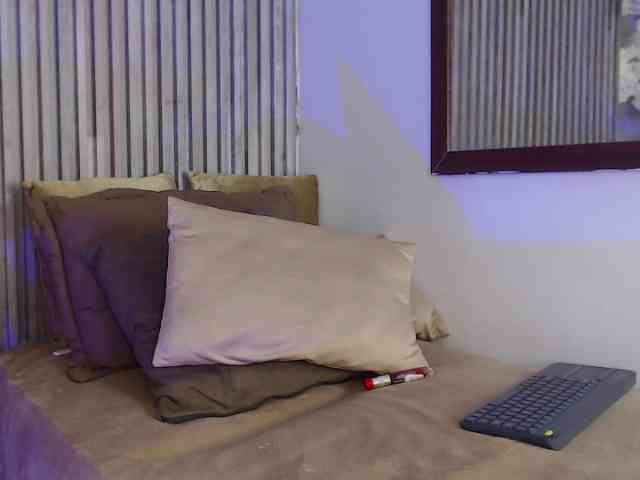 Michellee-20 webcam