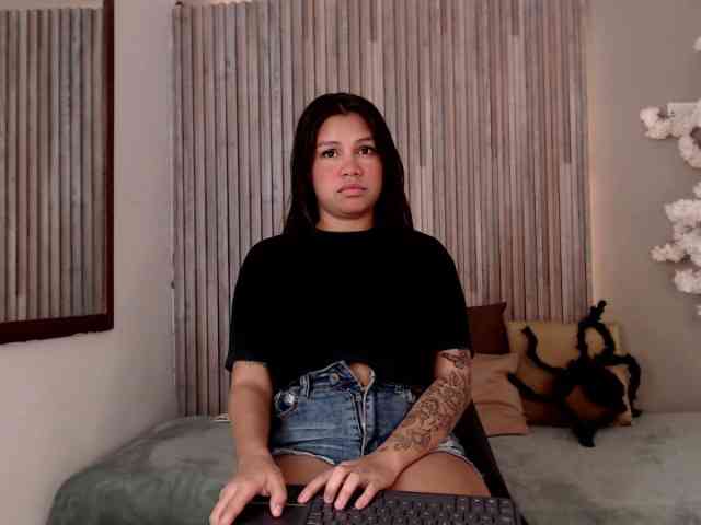 Michellee-20 webcam