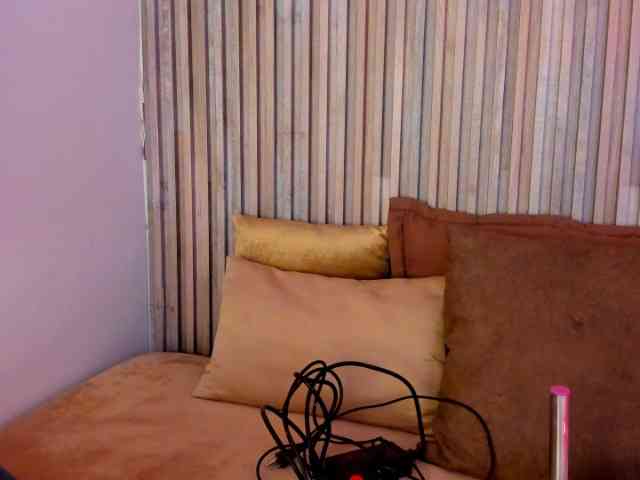 Michellee-20 webcam