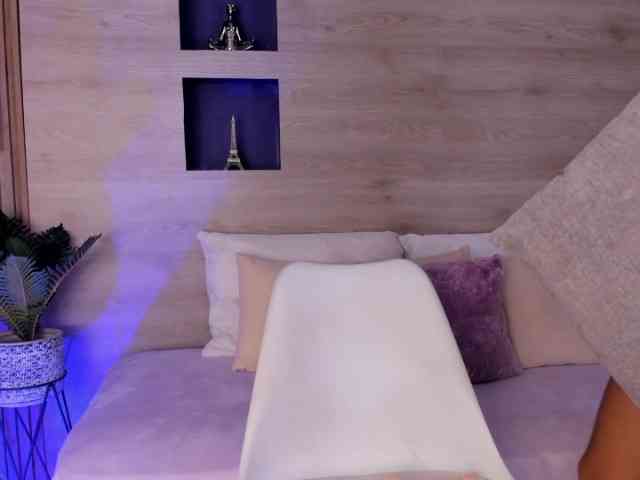 Michellee-20 webcam