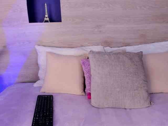 Michellee-20 webcam