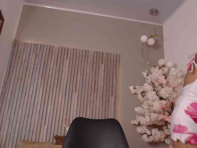 Michellee-20 webcam