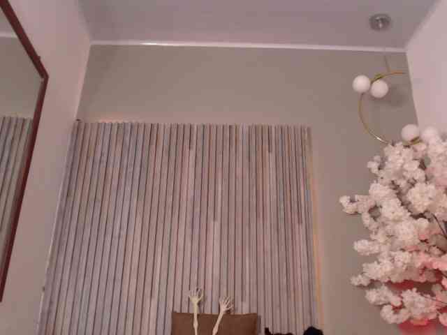Michellee-20 webcam