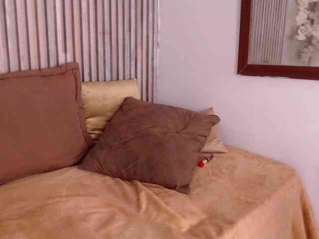Michellee-20 webcam