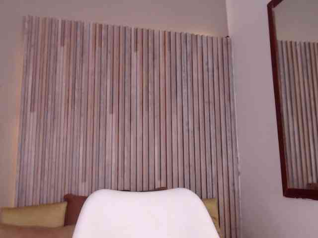 Michellee-20 webcam