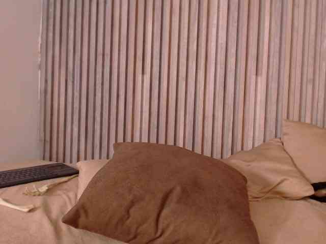 Michellee-20 webcam