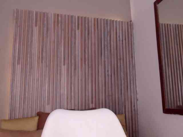 Michellee-20 webcam