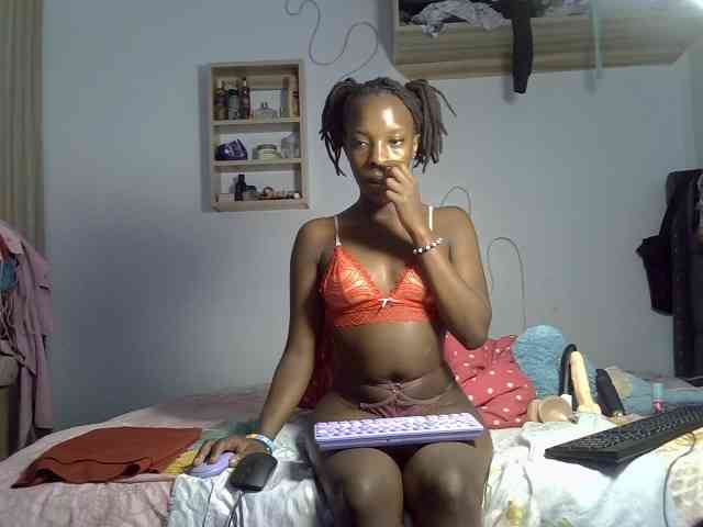 Petite-Eriee Live Webcam on BongaCams