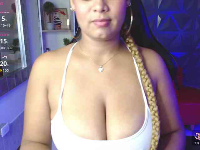 Adelle32 webcam
