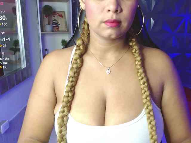 Adelle32 webcam