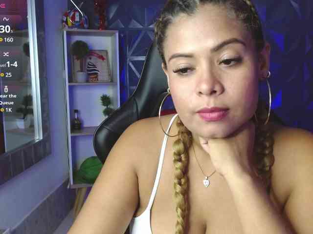 Adelle32 webcam
