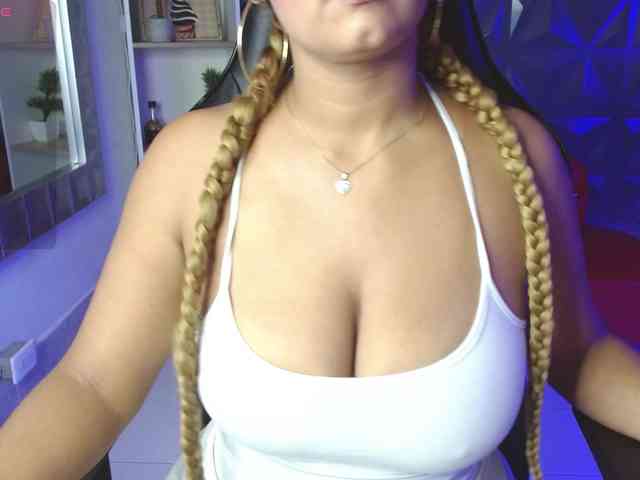 Adelle32 webcam