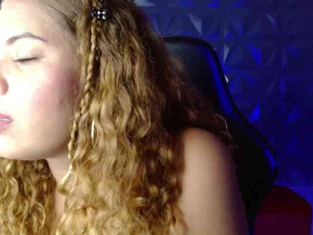 Adelle32 webcam