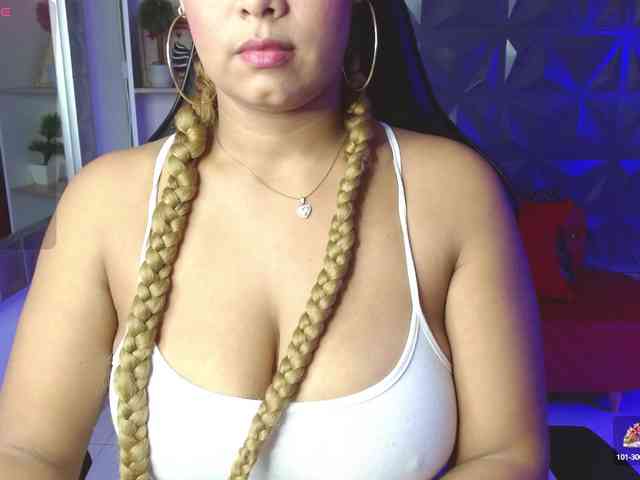 Adelle32 webcam