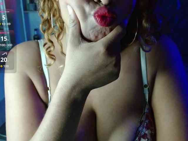 Adelle32 webcam